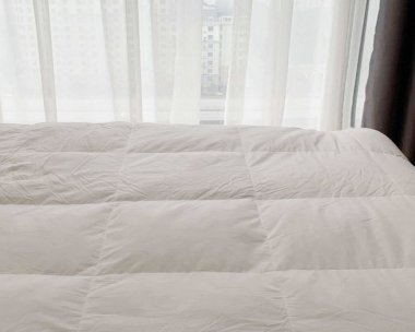 Tấm topper lông vũ Everon